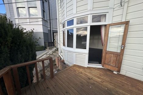 Photo of property in 27 Shannon Street, Mount Victoria, Wellington, 6011