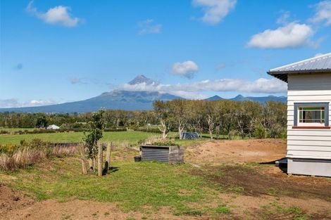 Photo of property in 1106 Egmont Road, Egmont Village, New Plymouth, 4372