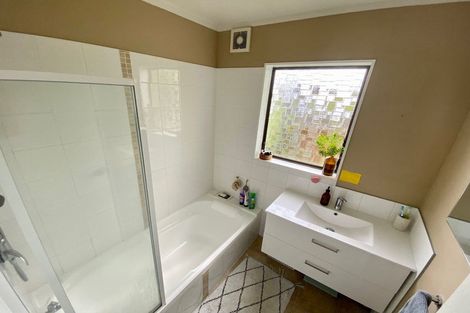 Photo of property in 1/42 Pokapu Street, Titirangi, Auckland, 0600