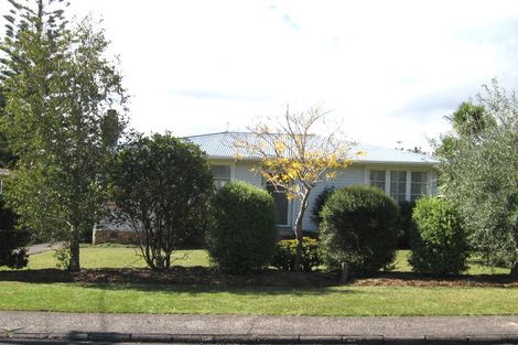 Photo of property in 8 Ward Crescent, Te Atatu Peninsula, Auckland, 0610