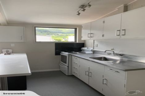 Photo of property in 21f8 Collins Avenue, Tawa, Wellington, 5028