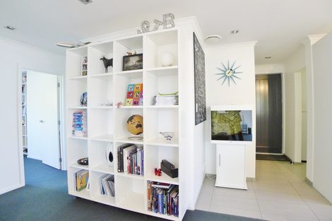 Photo of property in 32 Queen Mary Avenue, New Lynn, Auckland, 0600