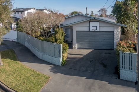 Photo of property in 6 Shirldale Place, Avonhead, Christchurch, 8042