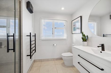 Photo of property in 19 Weston Road, St Albans, Christchurch, 8052