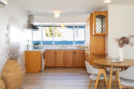 Photo of property in 2/432 Gloucester Street, Taradale, Napier, 4112