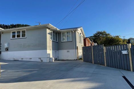 Photo of property in 37 Victory Crescent, Tawa, Wellington, 5028