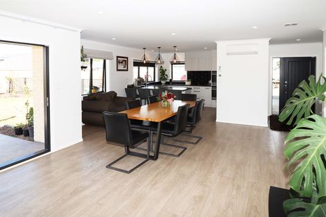 Photo of property in 13 Madison Street, Carterton, 5713