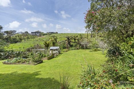 Photo of property in 15 Linda Street, Oakura, 4314