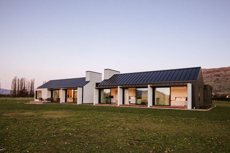 Photo of property in 10 Little Orchard Way, Wanaka, 9382