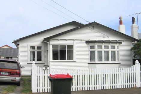 Photo of property in 28 Resolution Street, Lyall Bay, Wellington, 6022