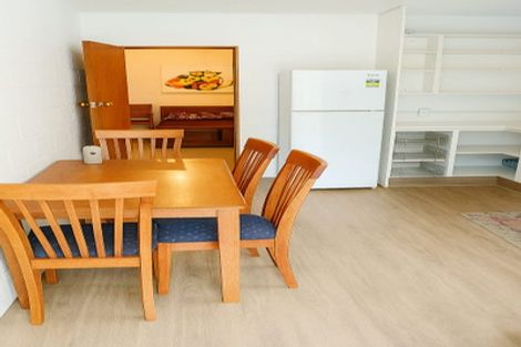 Photo of property in 118 Pupuke Road, Hillcrest, Auckland, 0627