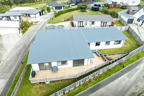 Photo of property in 14 Rauta Way, Helensville, 0800