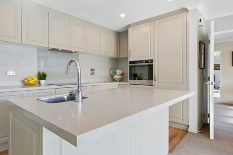 Photo of property in 18 Saint Andrews Hill Road, Mount Pleasant, Christchurch, 8081