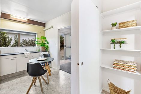 Photo of property in 10 Beauchamp Drive, Massey, Auckland, 0614