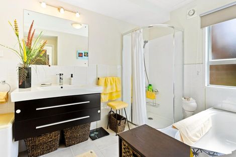 Photo of property in 9 Stokes Avenue, Te Atatu Peninsula, Auckland, 0610