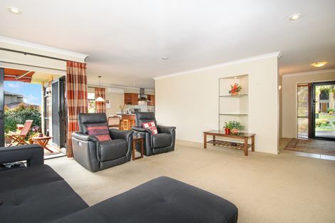 Photo of property in 5 Fairford Avenue, Henderson, Auckland, 0612