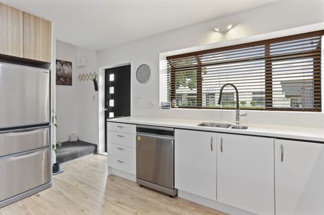 Photo of property in 10 Pyatt Place, Redwood, Christchurch, 8051