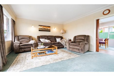 Photo of property in 17 Scanlen Terrace, Kelston, Auckland, 0602