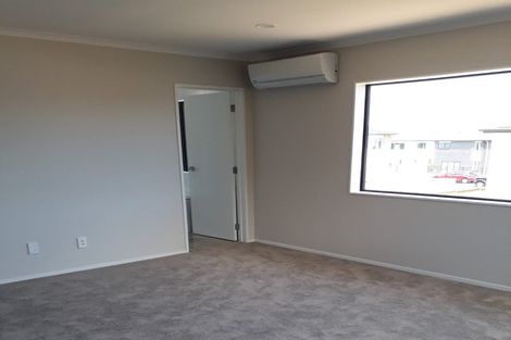 Photo of property in 13 Casheltown Way, Flat Bush, Auckland, 2019