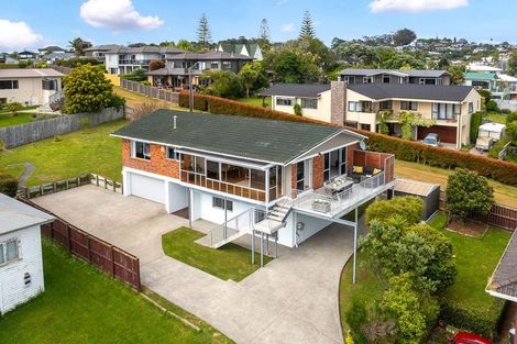 Photo of property in 8a Newhaven Terrace, Mairangi Bay, Auckland, 0630