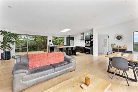 Photo of property in 37a Donnelly Street, Oakura, 4314