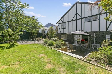 Photo of property in 104 Manhattan Heights, Glendene, Auckland, 0602