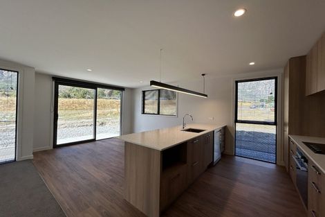 Photo of property in 18 Rowe Drive, Jacks Point, 9371