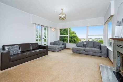 Photo of property in 50 Potter Avenue, Northcote, Auckland, 0627