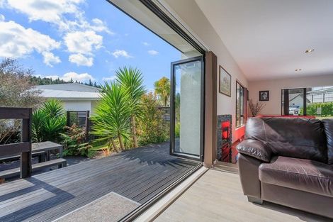 Photo of property in 52 Newbury Place, Schnapper Rock, Auckland, 0632