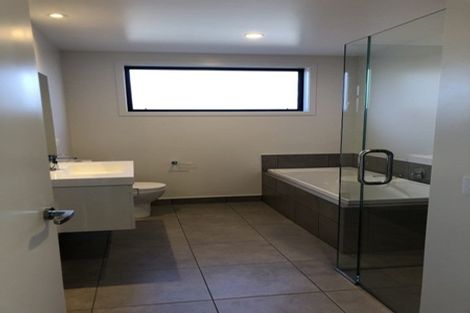 Photo of property in 4 Matakanui Lane, Wanaka, 9305