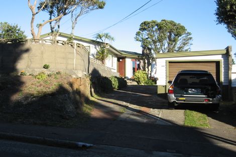 Photo of property in 48 Miles Crescent, Newlands, Wellington, 6037