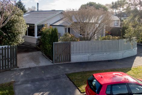 Photo of property in 6 Shirldale Place, Avonhead, Christchurch, 8042