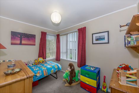 Photo of property in 24 Ellice Road, Totara Vale, Auckland, 0629