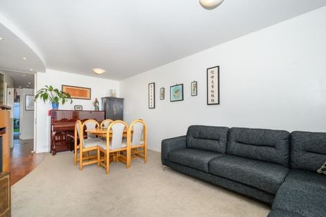 Photo of property in Seaview Apartments, 3/64 Milford Road, Milford, Auckland, 0620