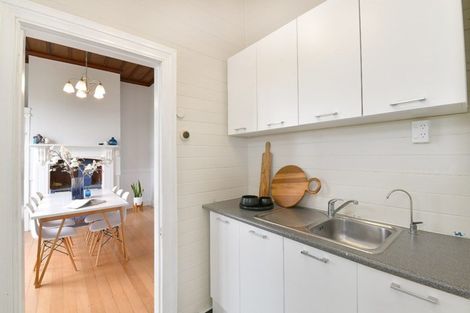 Photo of property in 21 Railway Street, Helensville, 0800