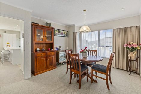 Photo of property in 87 Victory Crescent, Tawa, Wellington, 5028