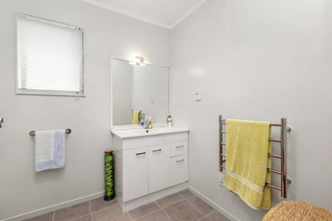 Photo of property in 1 Government Road, Raglan, 3225