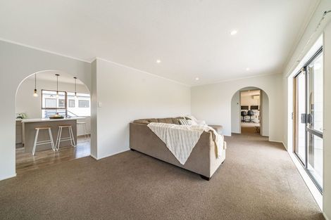 Photo of property in 56 Albatross Close, Whitby, Porirua, 5024