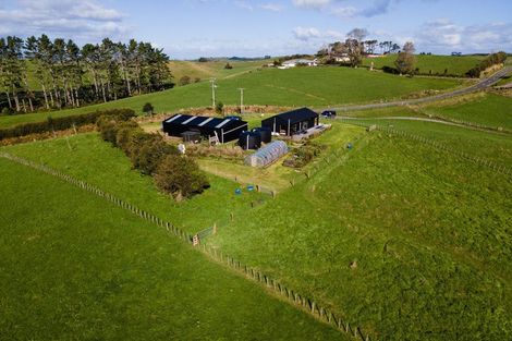 Photo of property in 237 Croydon Road, Midhirst, Stratford, 4394