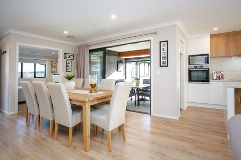 Photo of property in 18d Rose Leigh Drive, Cambridge, 3434