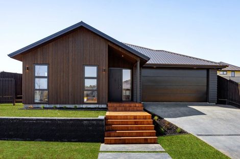 Photo of property in 37 Taahunui Rise, Peacocke, 3206
