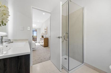 Photo of property in 2 Seaford Place, Murrays Bay, Auckland, 0630