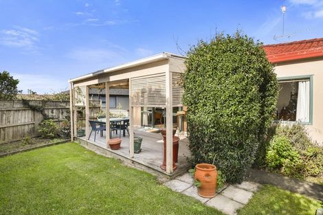 Photo of property in 35 Trotting Terrace, Fairview Heights, Auckland, 0632