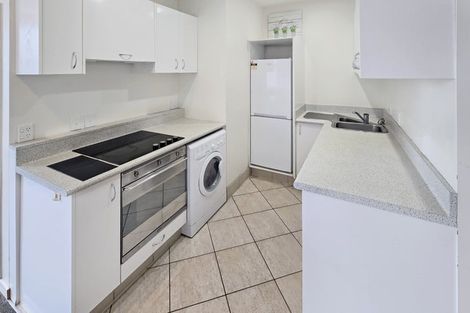 Photo of property in Terrace Tower Apartments, 10a/126 The Terrace, Wellington Central, Wellington, 6011