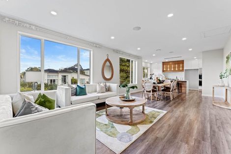 Photo of property in 25 Para Close, Fairview Heights, Auckland, 0632