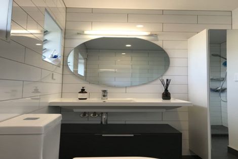 Photo of property in 1/54 Ayton Drive, Totara Vale, Auckland, 0629