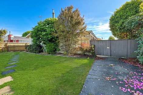Photo of property in 5 Brookby Crescent, Avonhead, Christchurch, 8042