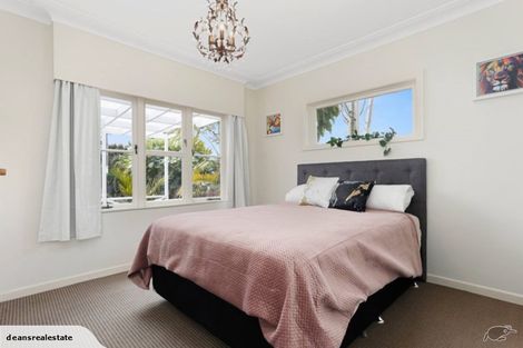 Photo of property in 82 Taikata Road, Te Atatu Peninsula, Auckland, 0610