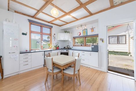 Photo of property in 129 Tipahi Street, Nelson South, Nelson, 7010