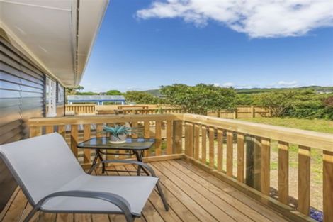 Photo of property in 6 Spur Grove, Titahi Bay, Porirua, 5022